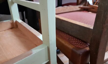 Basis­la­ger Pies­berg – Repa­ra­tur­ca­fé Holzstühle